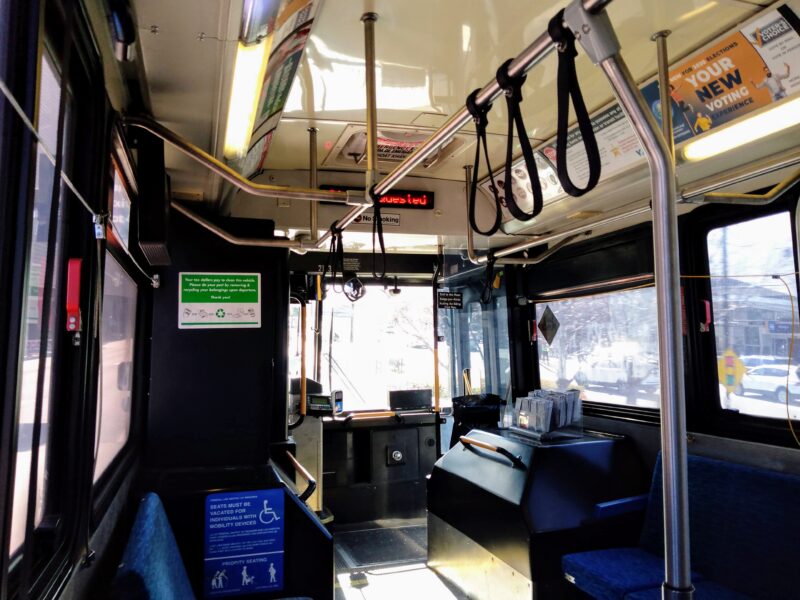 サンノゼ国際空港からサンタクララ駅までは無料バスがある