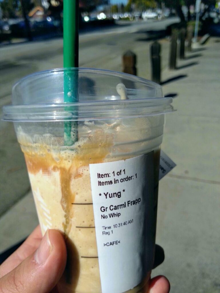 サンタクララ駅ではスタバを飲みながらCaltrainを待とう!